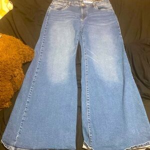 A blue jean wide leg regular rise